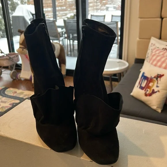 Zara Ruffle Boots - Picture 2 of 5